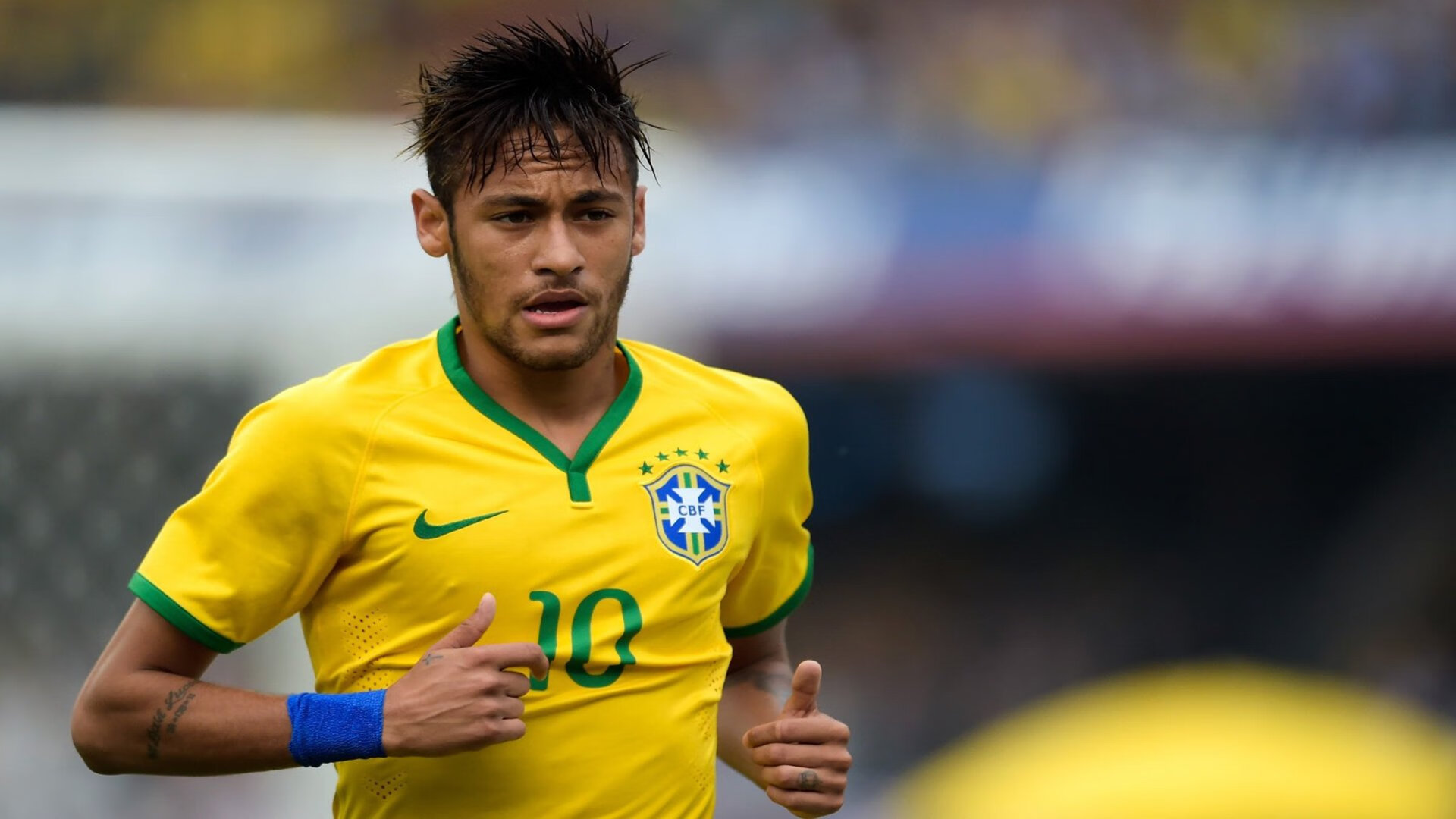 球员首次在主场宣布慈善项目，回馈家乡引发热议，球星赞助顺序